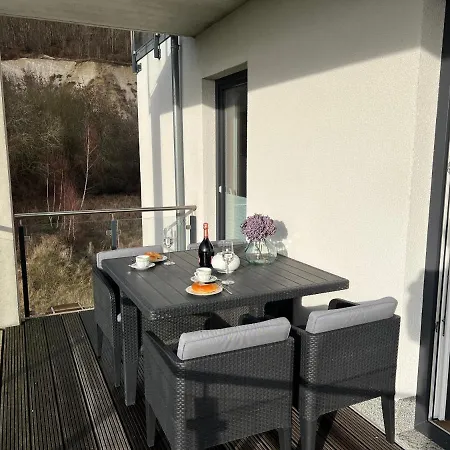 Modernes Mit See- Und Stadtblick Apartment